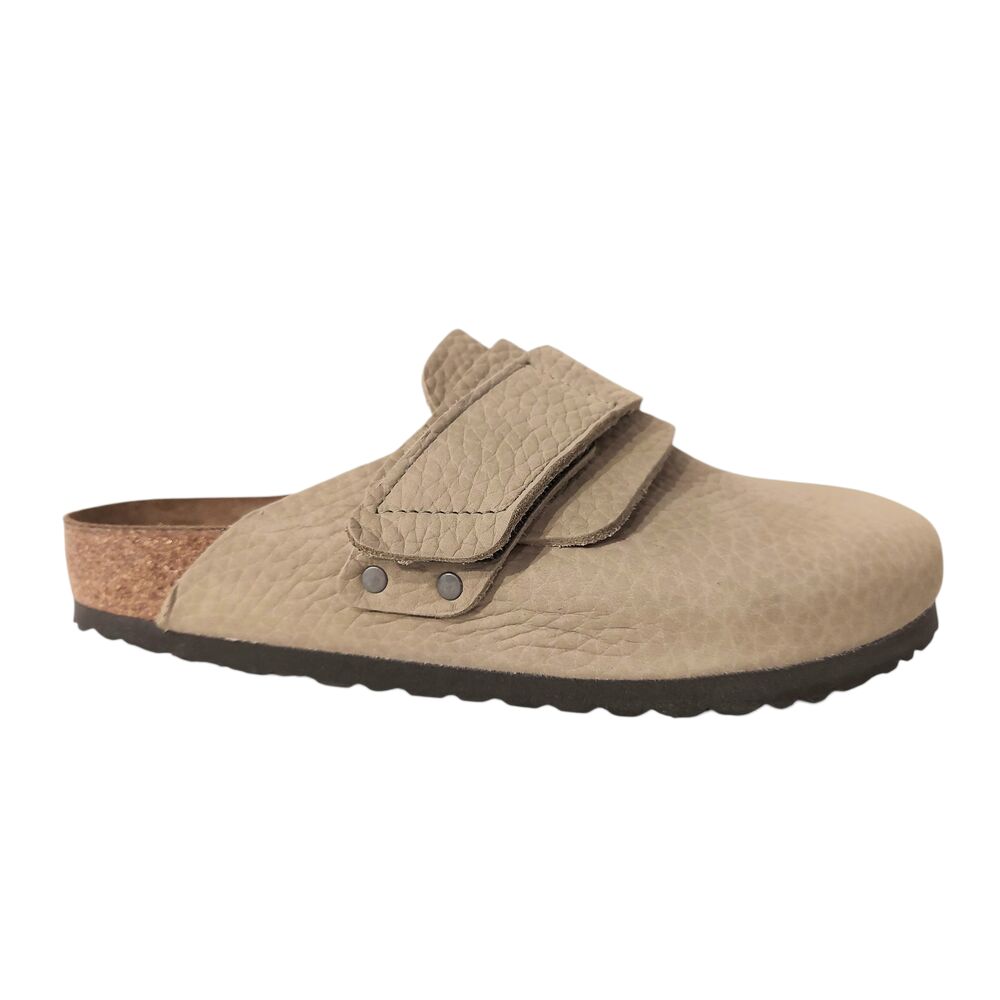 Birkenstock Slipper Nagoya 1022527 Desert Buck Faded Khaki Nubuck Normaal - 4061417642982 Birkenstock Slipper Nagoya 1022527 Desert Buck Faded Khaki Nubuck Normaal - 4061417642982